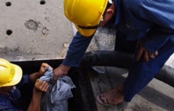 Tâm sự xúc động của cử nhân Luật làm nghề hút hầm cầu Tâm sự xúc động của cử nhân Luật làm nghề hút hầm cầu